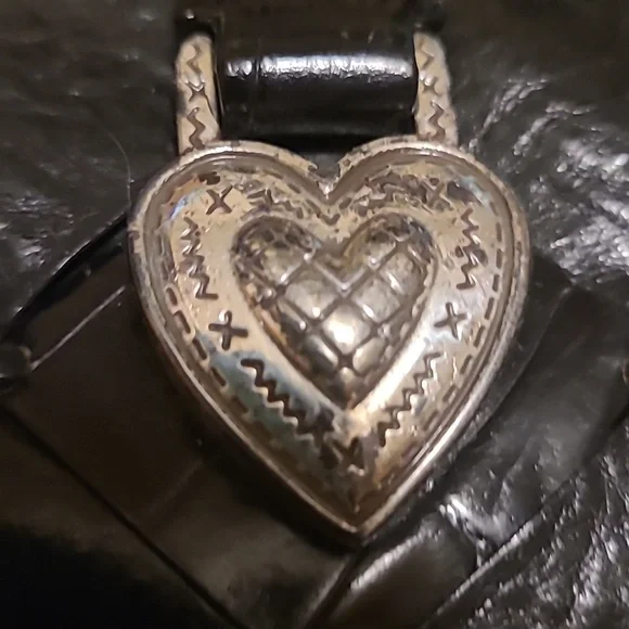 Brighton Vintage Pebble Leather Crossbody Bag with Heart Lock. Coin Resedue - Picture 3 of 8